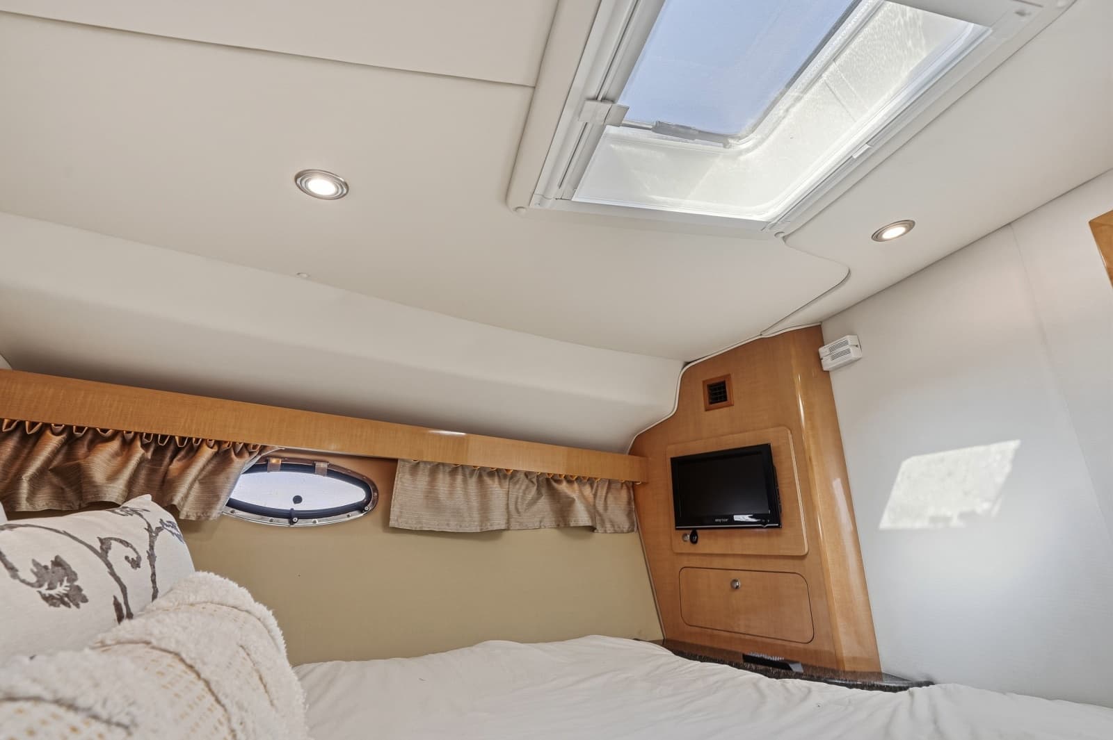 2014 Rinker 400 Express - Photo 22