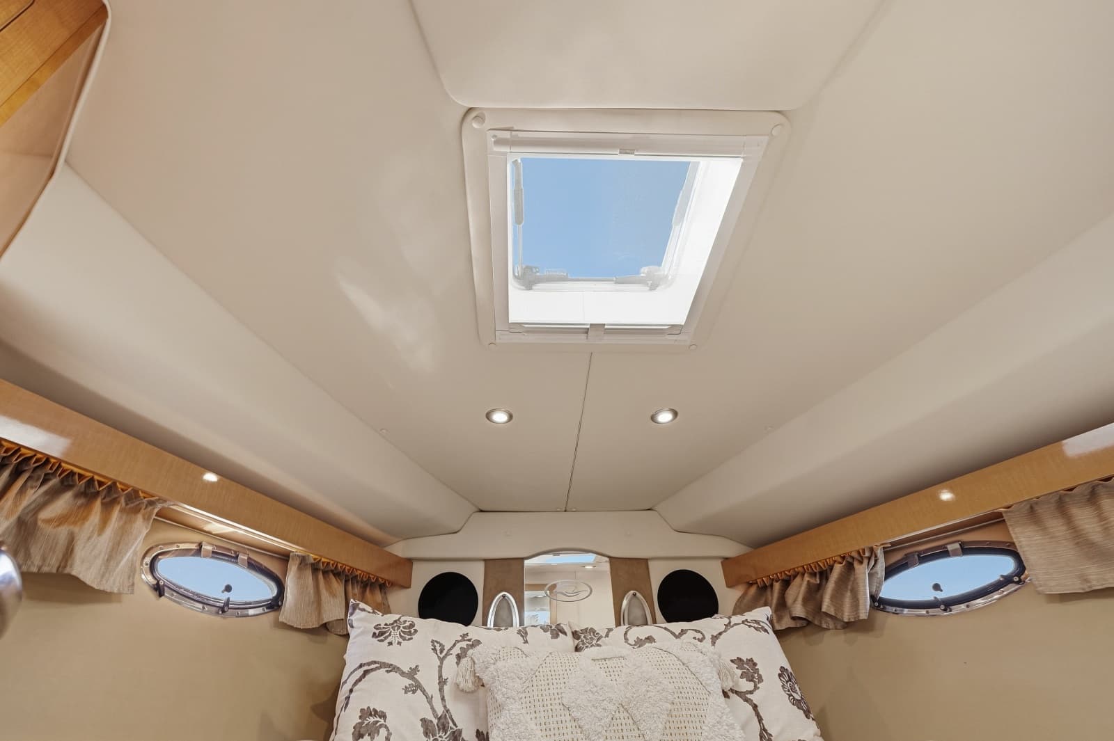 2014 Rinker 400 Express - Photo 23