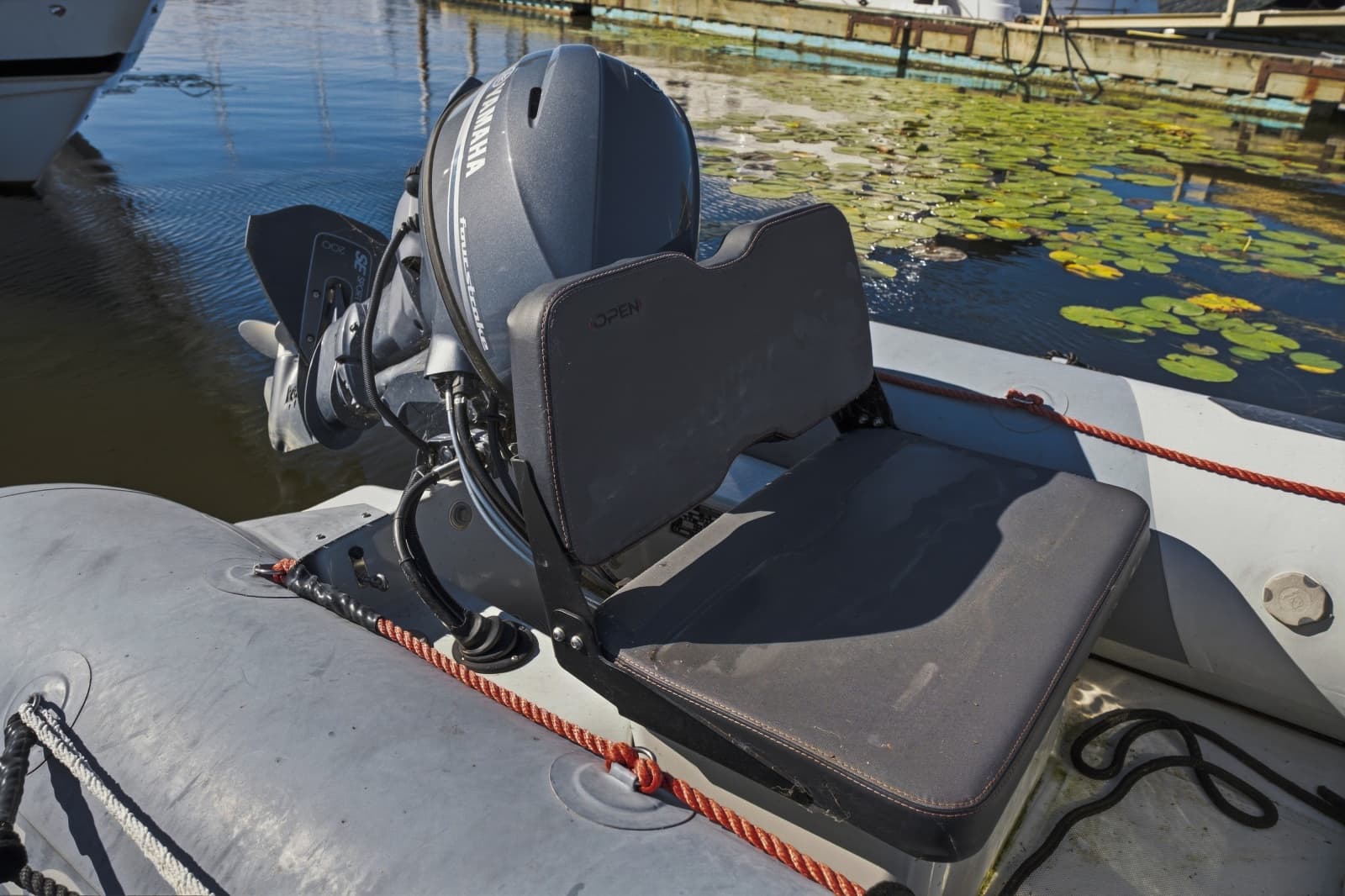 2014 Rinker 400 Express - Photo 34