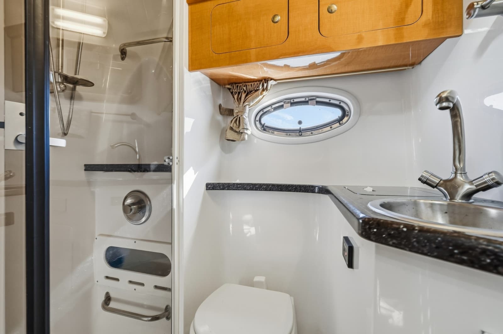 2014 Rinker 400 Express - Photo 26