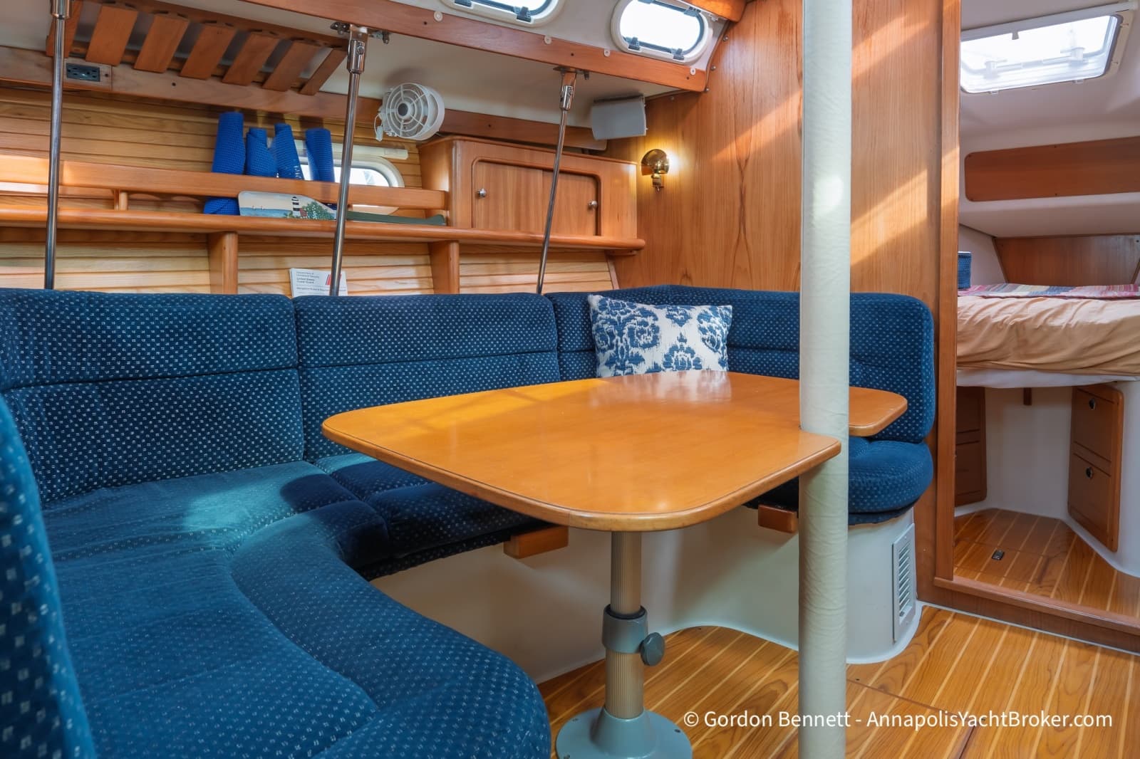 2003 Catalina 380 - Photo 35