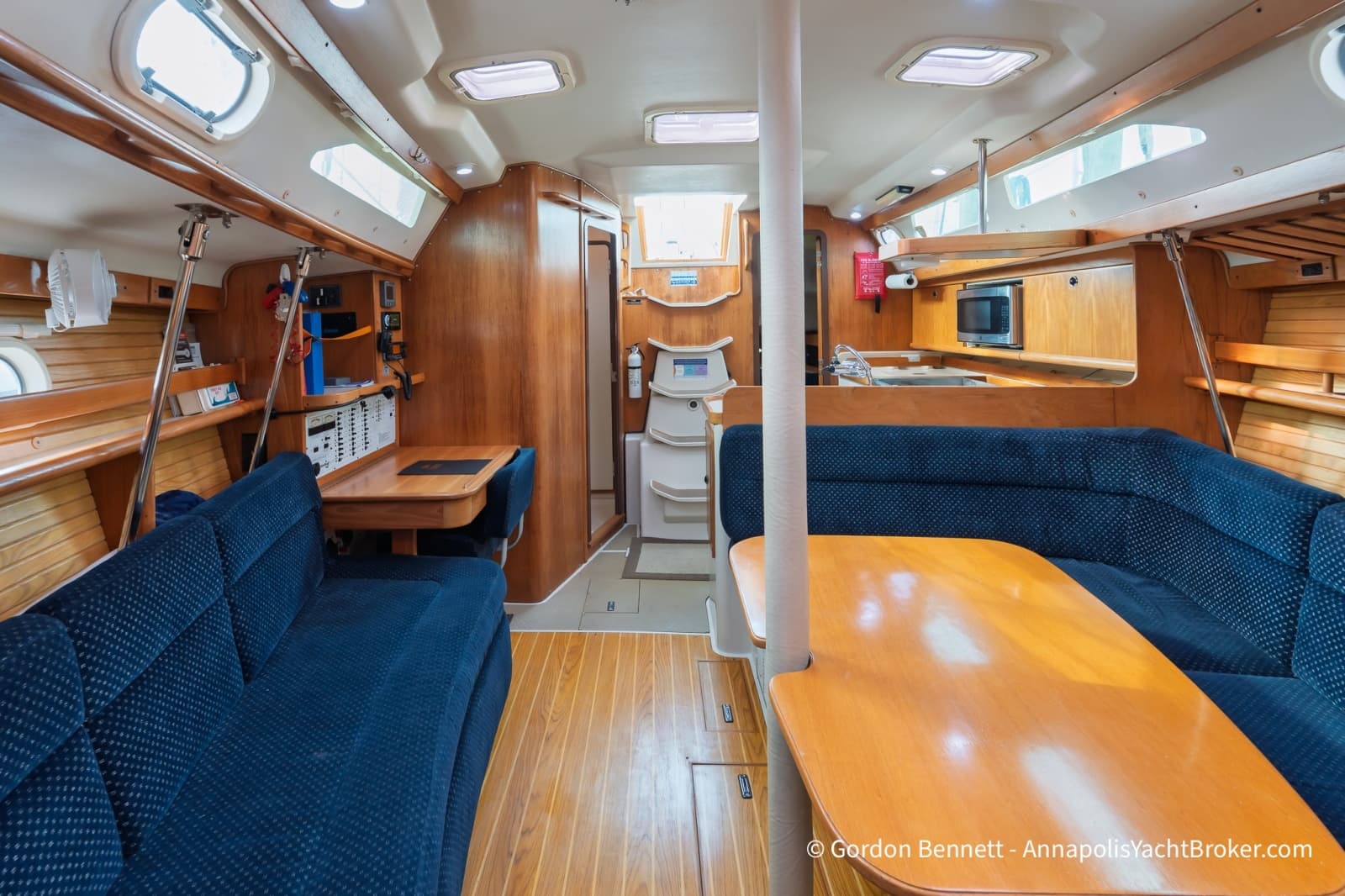 2003 Catalina 380 - Photo 39