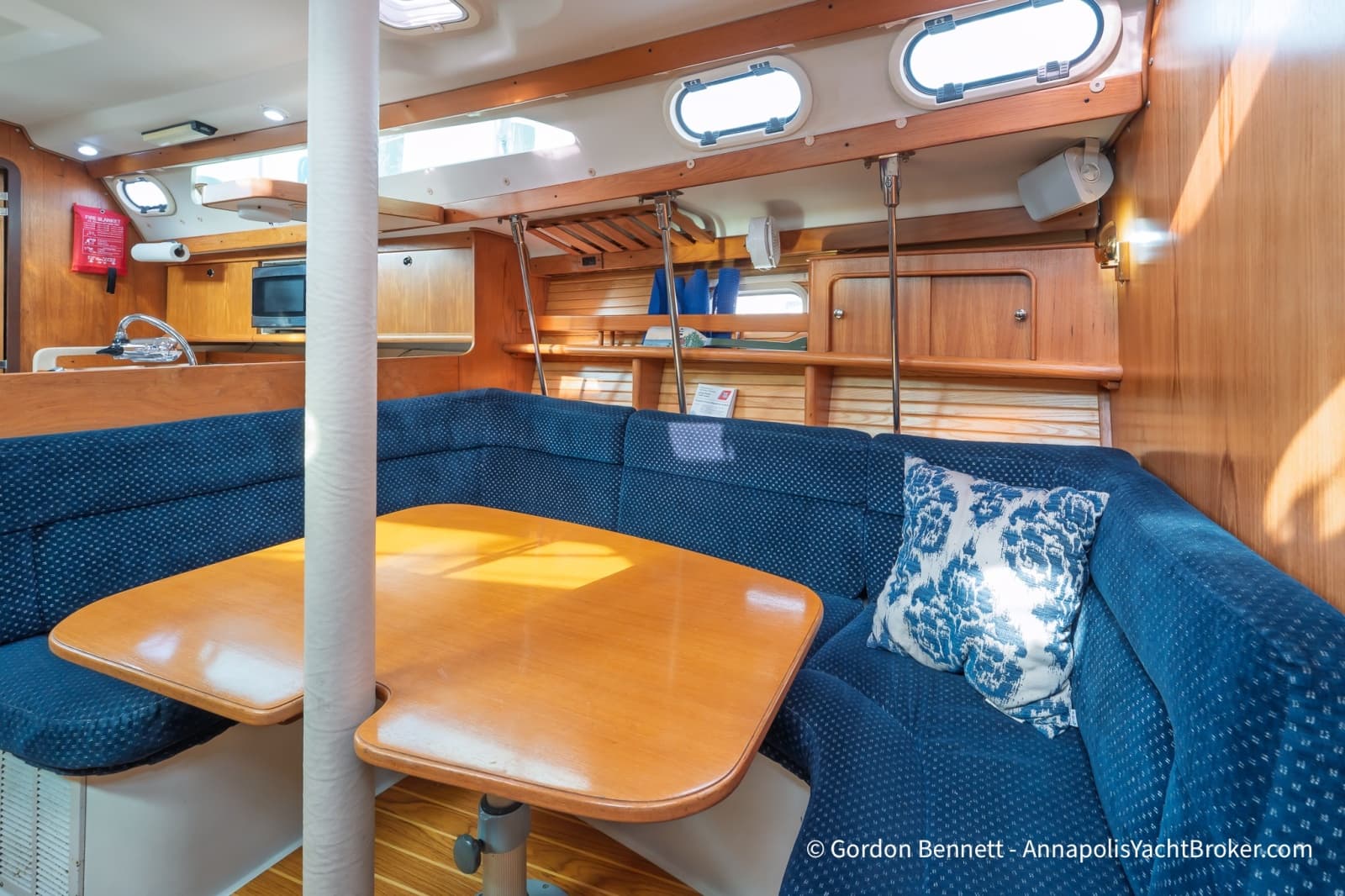 2003 Catalina 380 - Photo 36