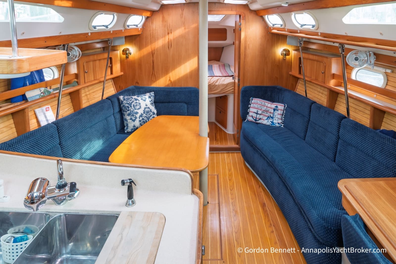 2003 Catalina 380 - Photo 28