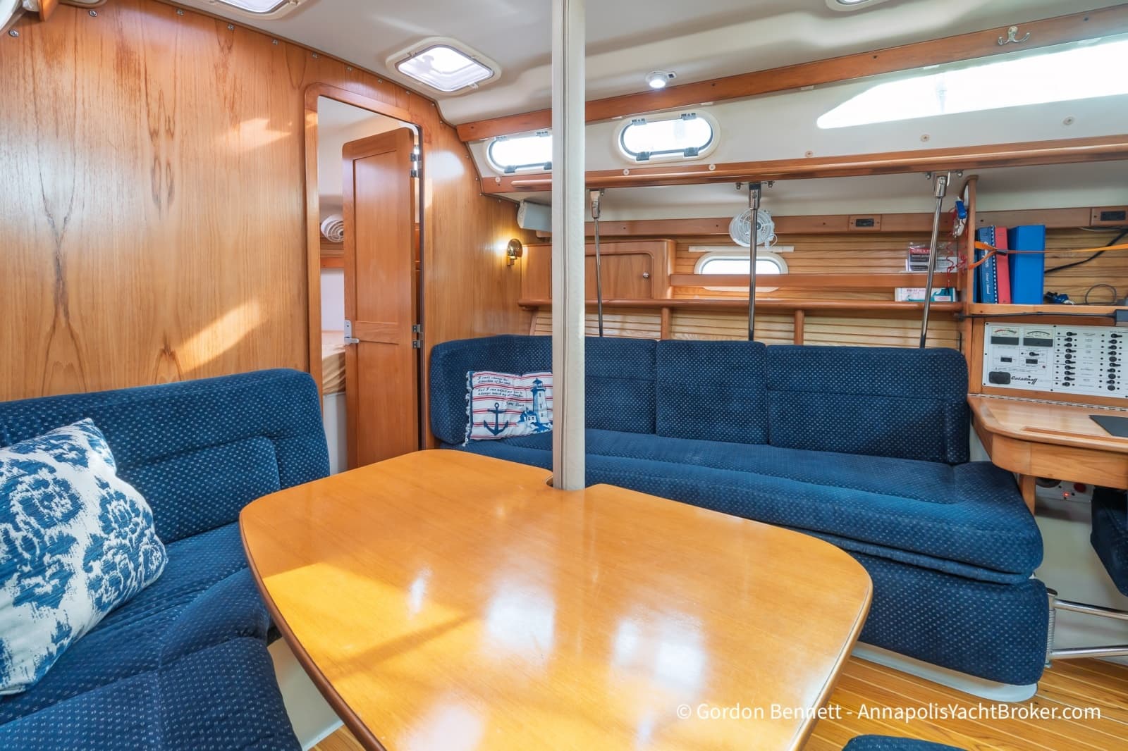 2003 Catalina 380 - Photo 38