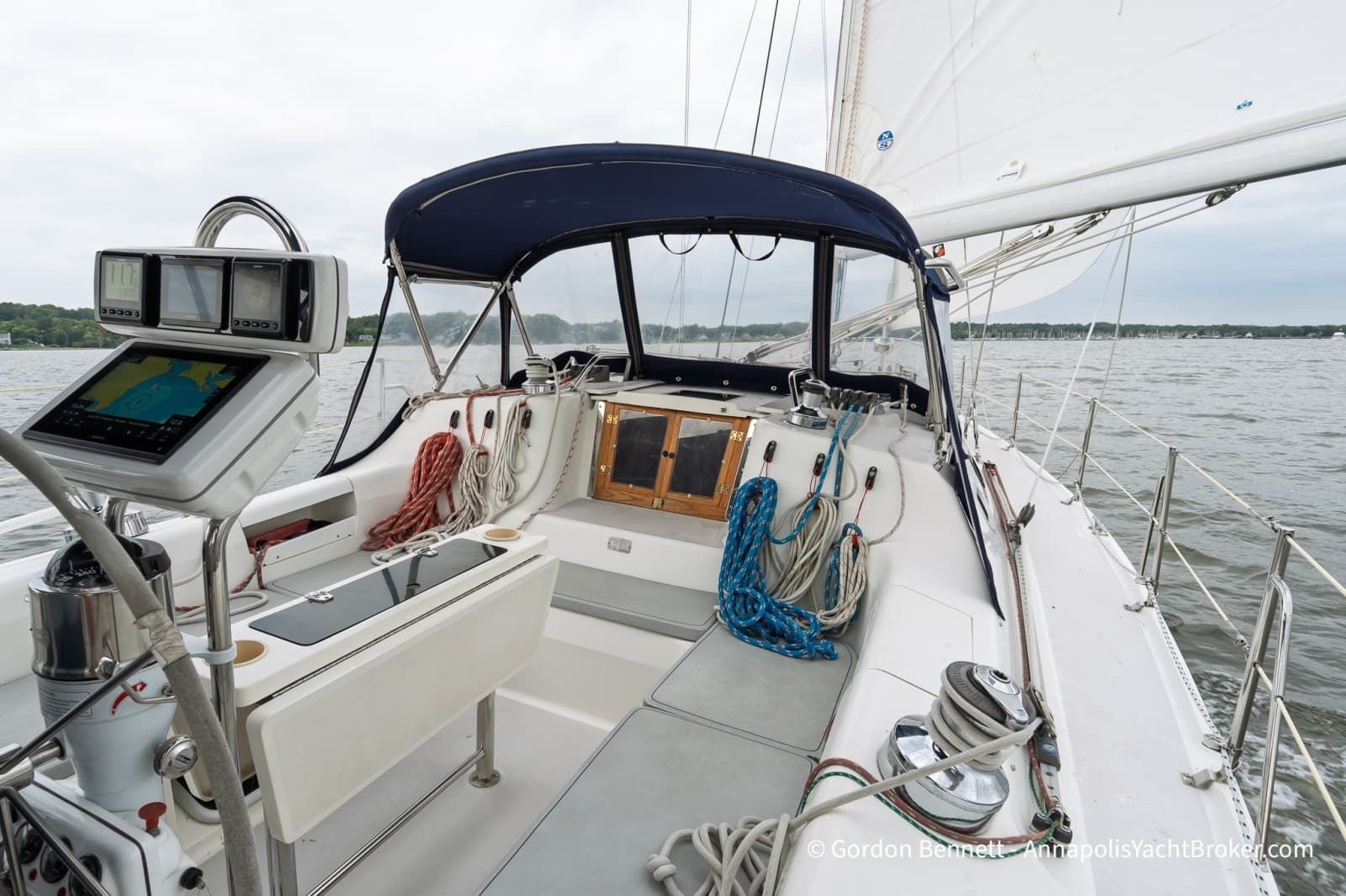 2003 Catalina 380 - Photo 23