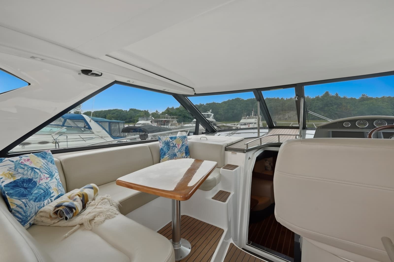2011 Regal 46 Sports Coupe - Photo 4