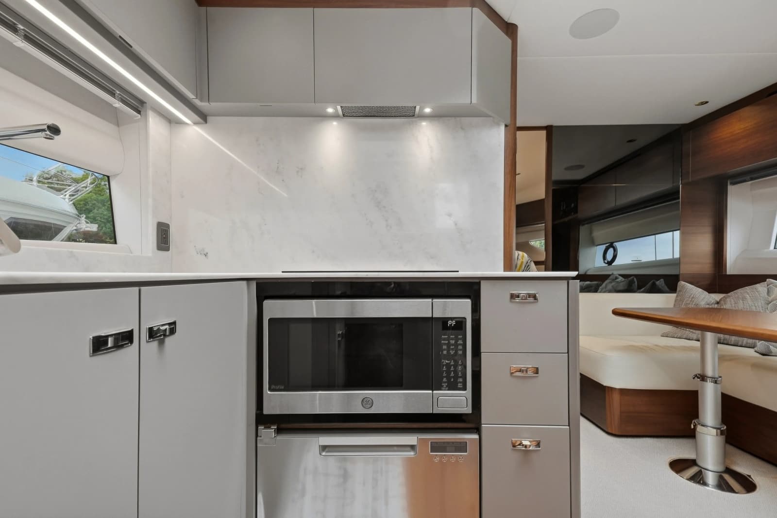 2023 Princess V50 Deck Saloon - Photo 30