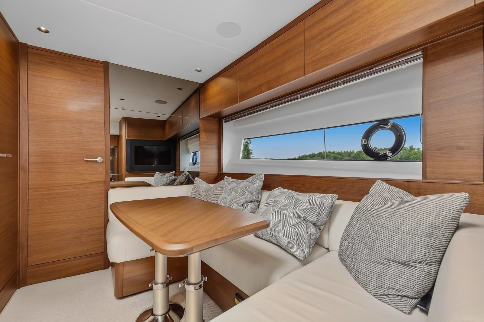 2023 Princess V50 Deck Saloon - Photo 36
