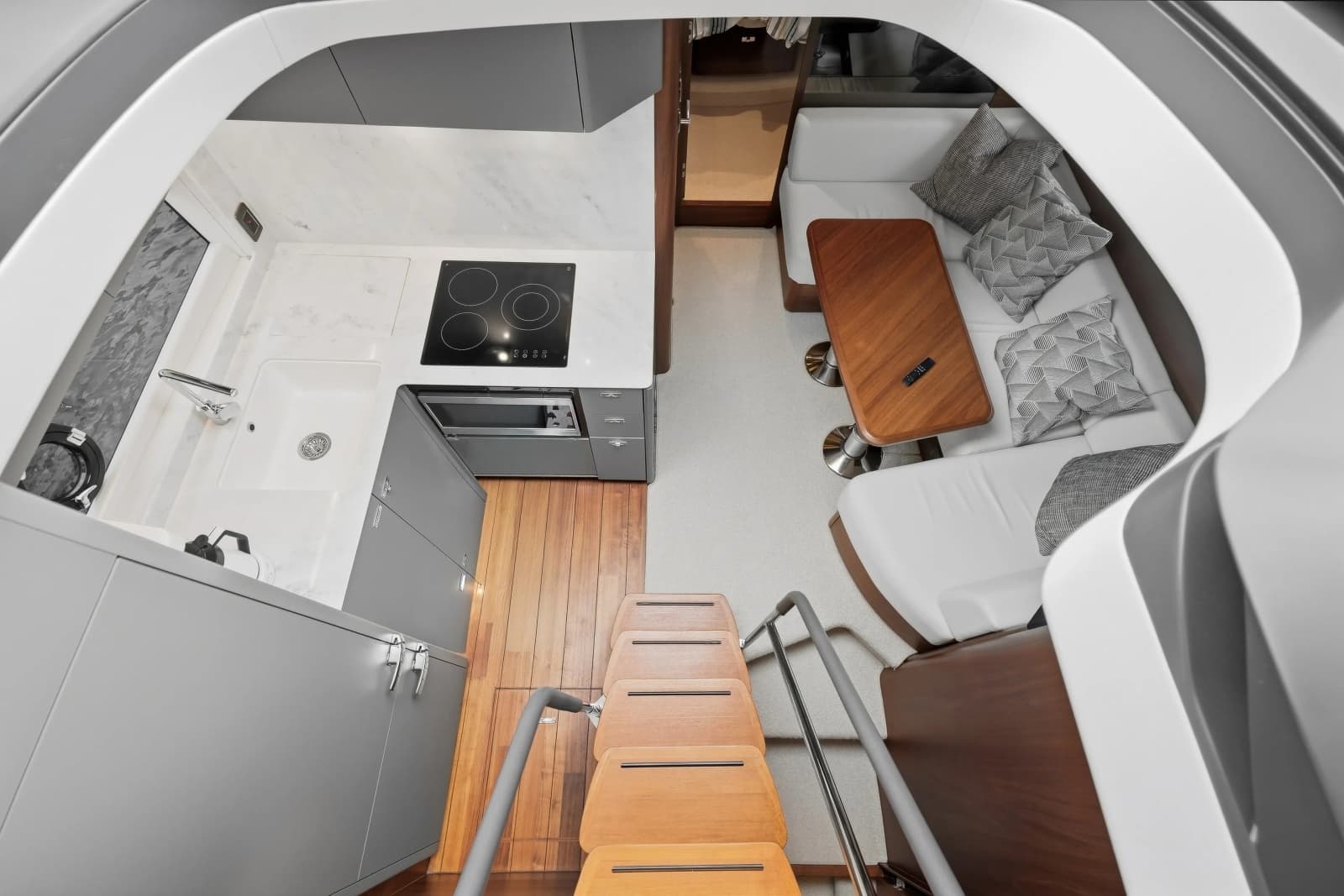2023 Princess V50 Deck Saloon - Photo 29