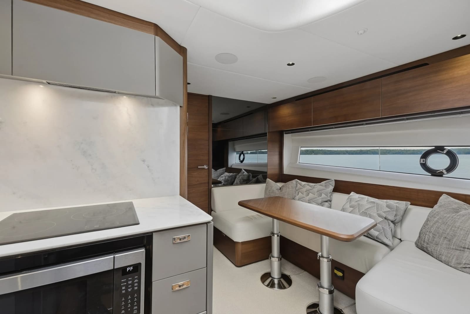2023 Princess V50 Deck Saloon - Photo 35