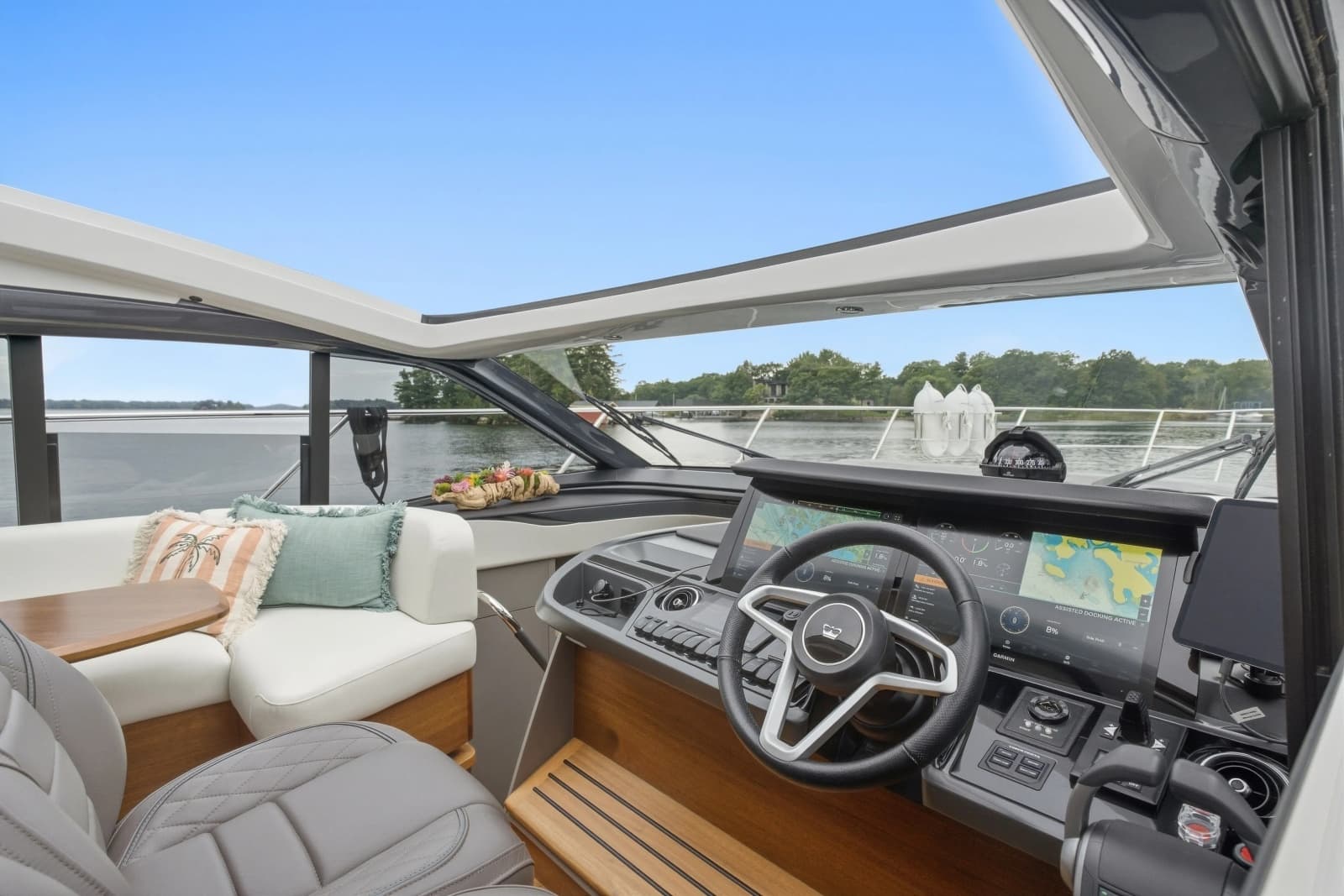 2023 Princess V50 Deck Saloon - Photo 22