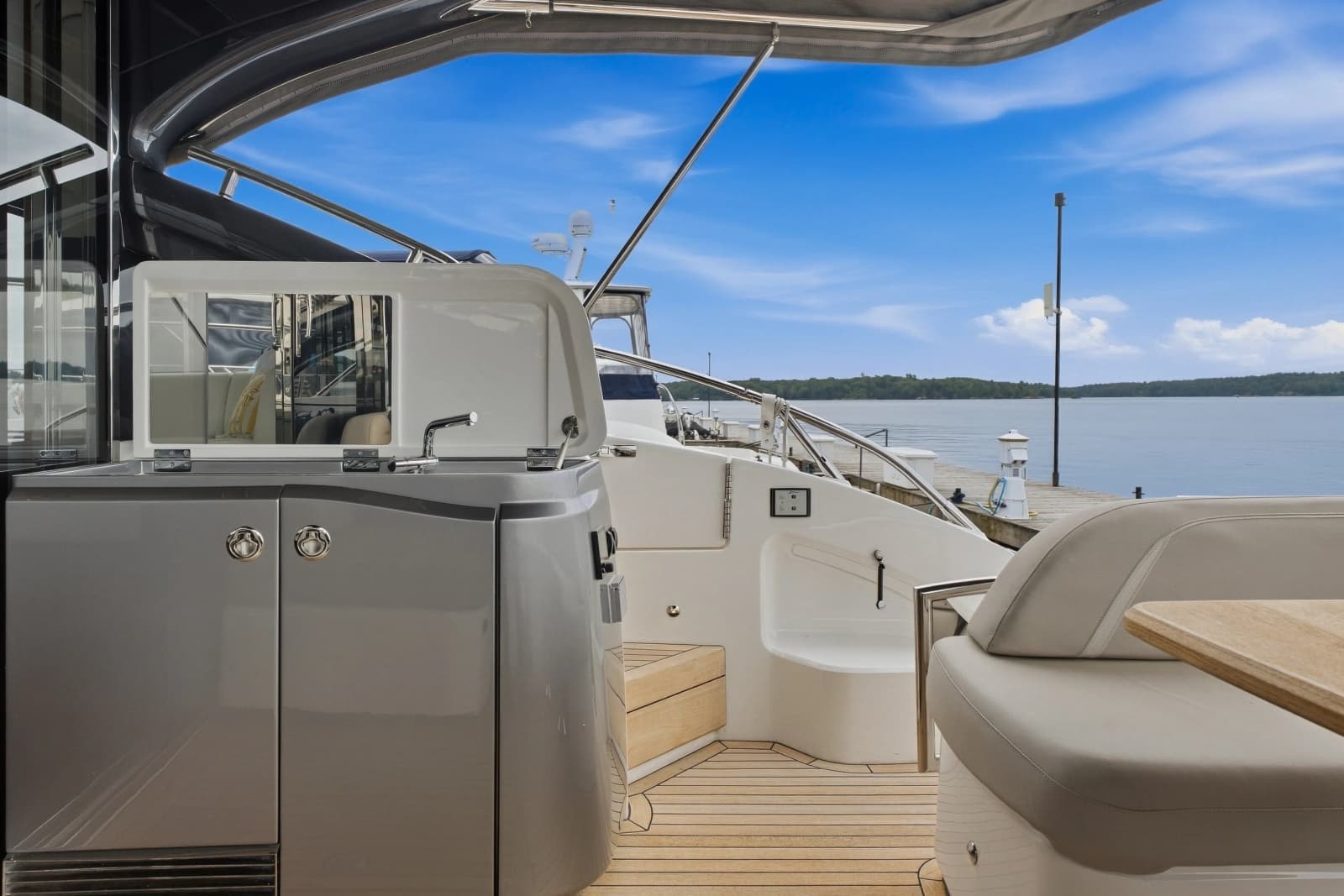2023 Princess V50 Deck Saloon - Photo 19