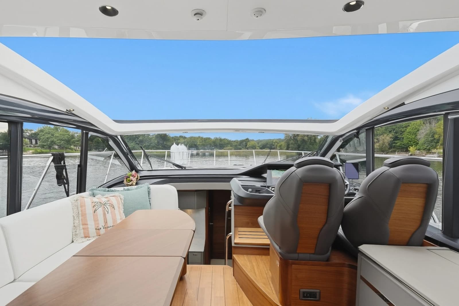 2023 Princess V50 Deck Saloon - Photo 21