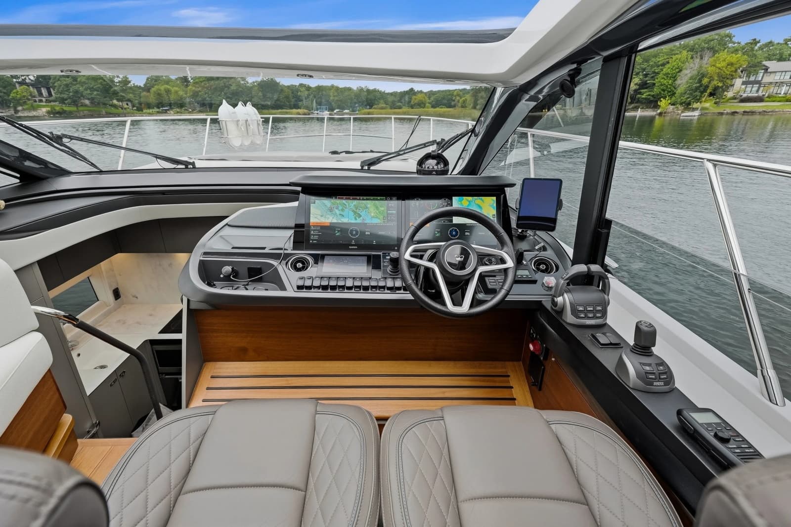 2023 Princess V50 Deck Saloon - Photo 27
