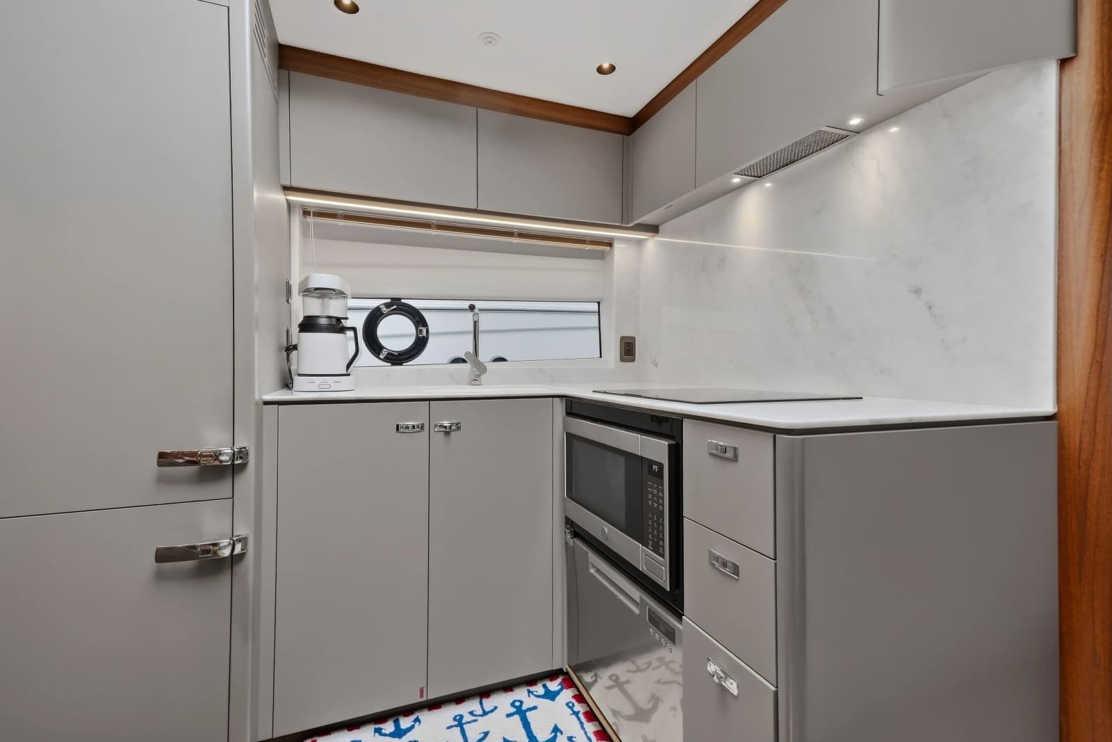 2023 Princess V50 Deck Saloon - Photo 31