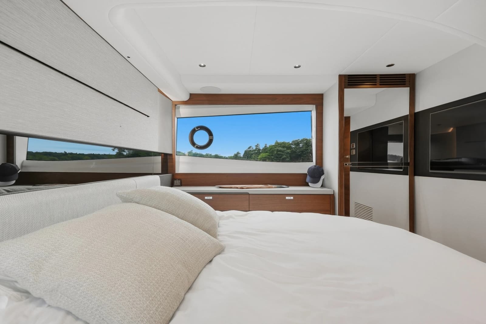 2023 Princess V50 Deck Saloon - Photo 44
