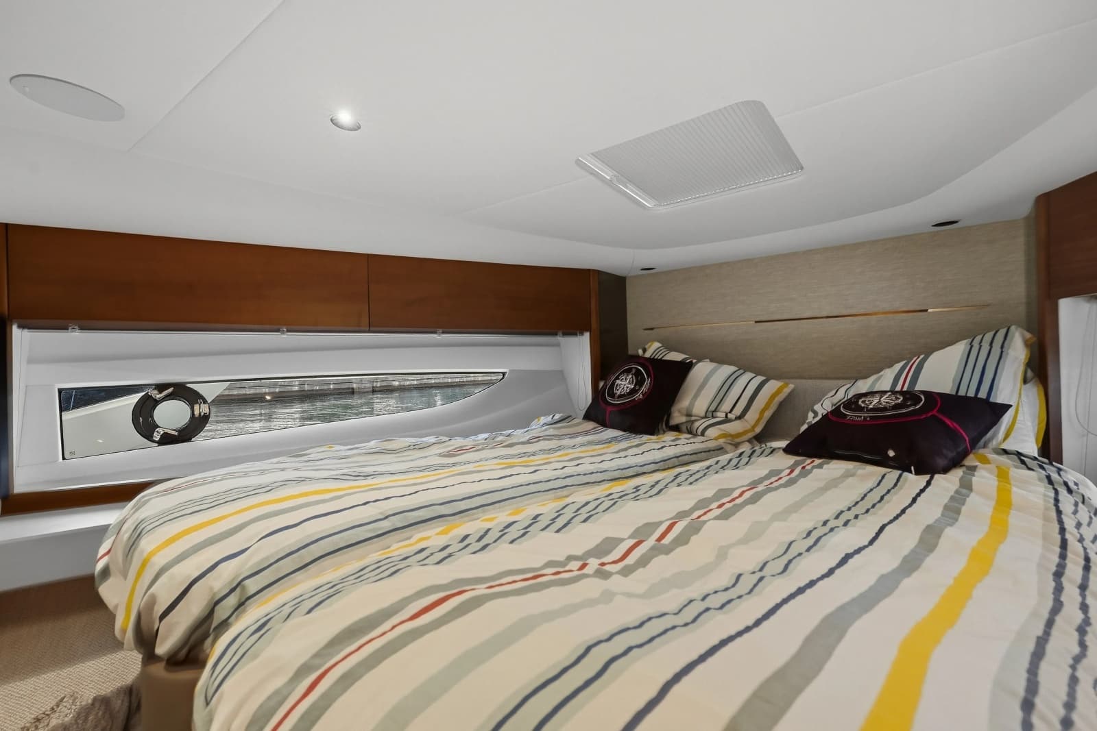 2023 Princess V50 Deck Saloon - Photo 37