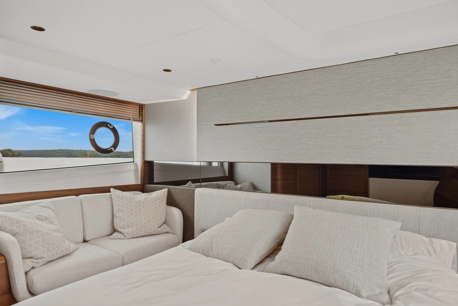 2023 Princess V50 Deck Saloon - Photo 47