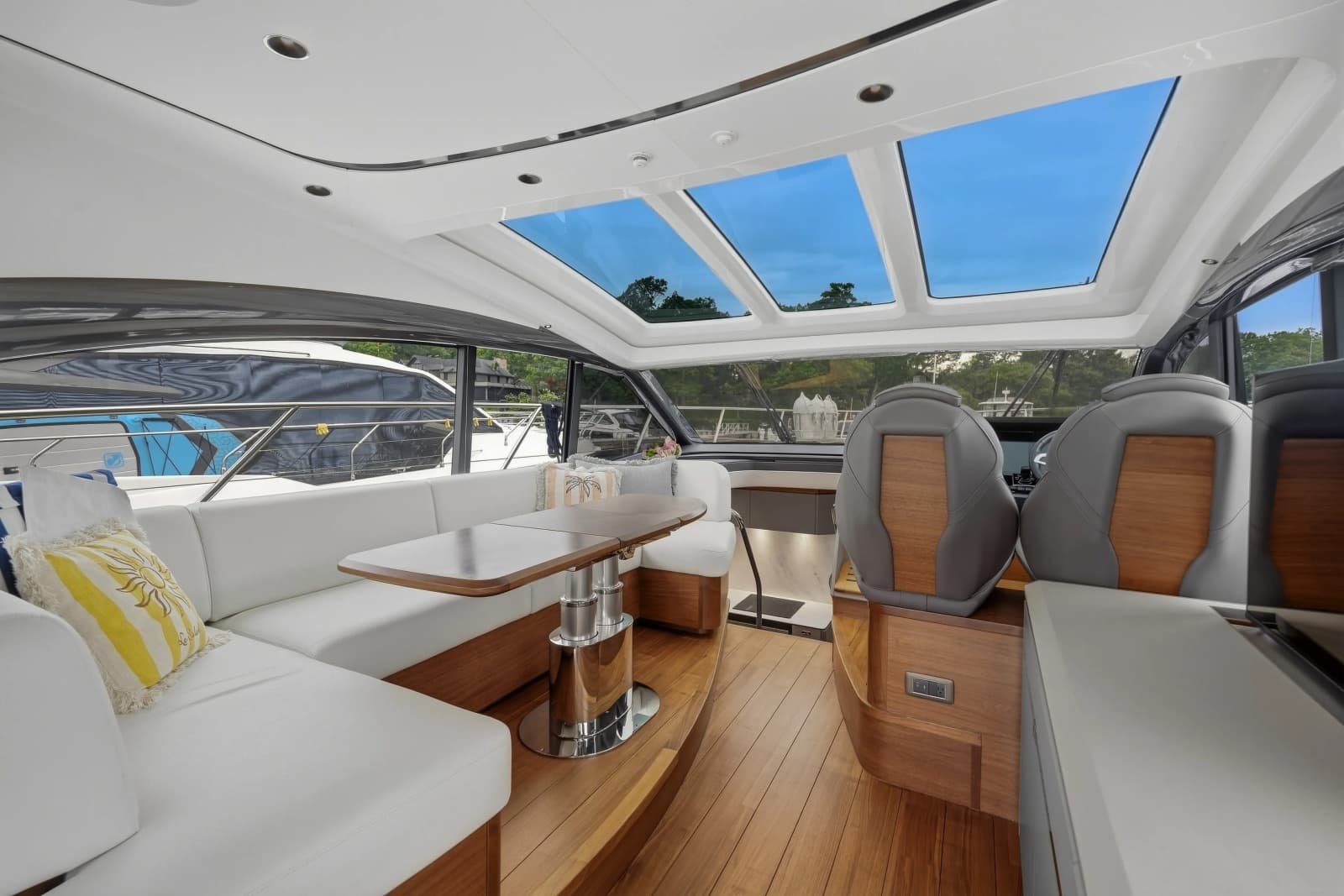 2023 Princess V50 Deck Saloon - Photo 20