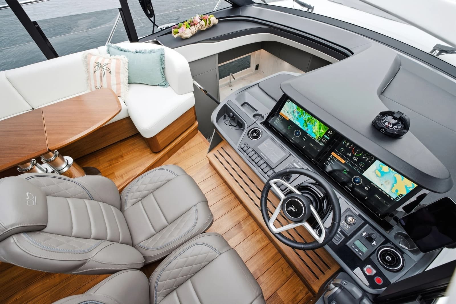 2023 Princess V50 Deck Saloon - Photo 23