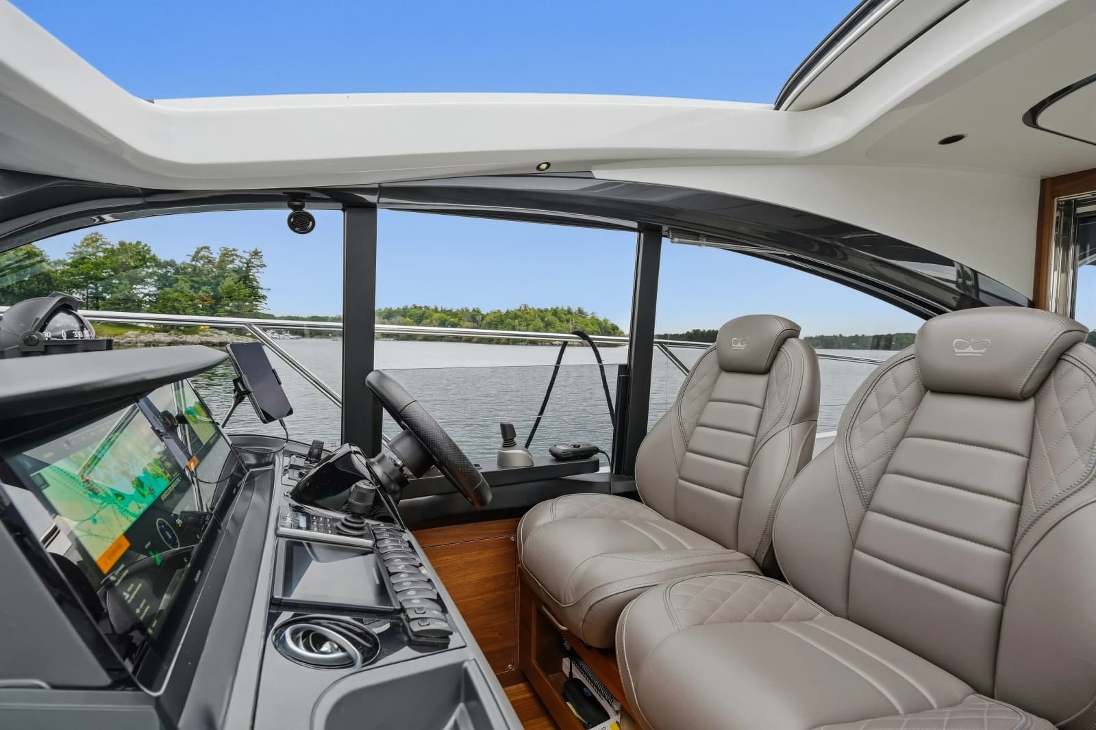 2023 Princess V50 Deck Saloon - Photo 25