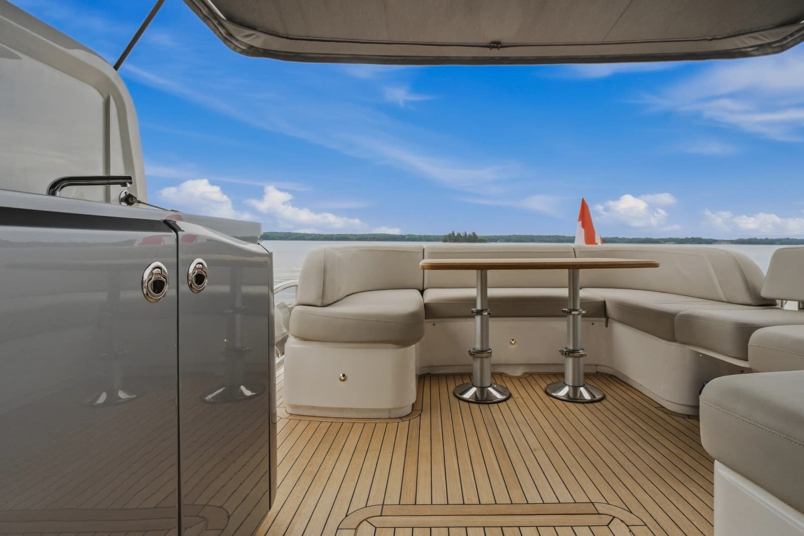 2023 Princess V50 Deck Saloon - Photo 15