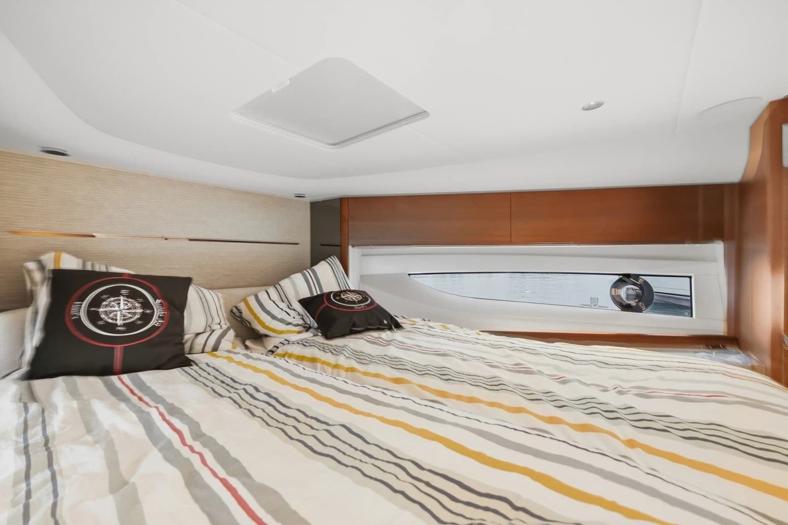 2023 Princess V50 Deck Saloon - Photo 38