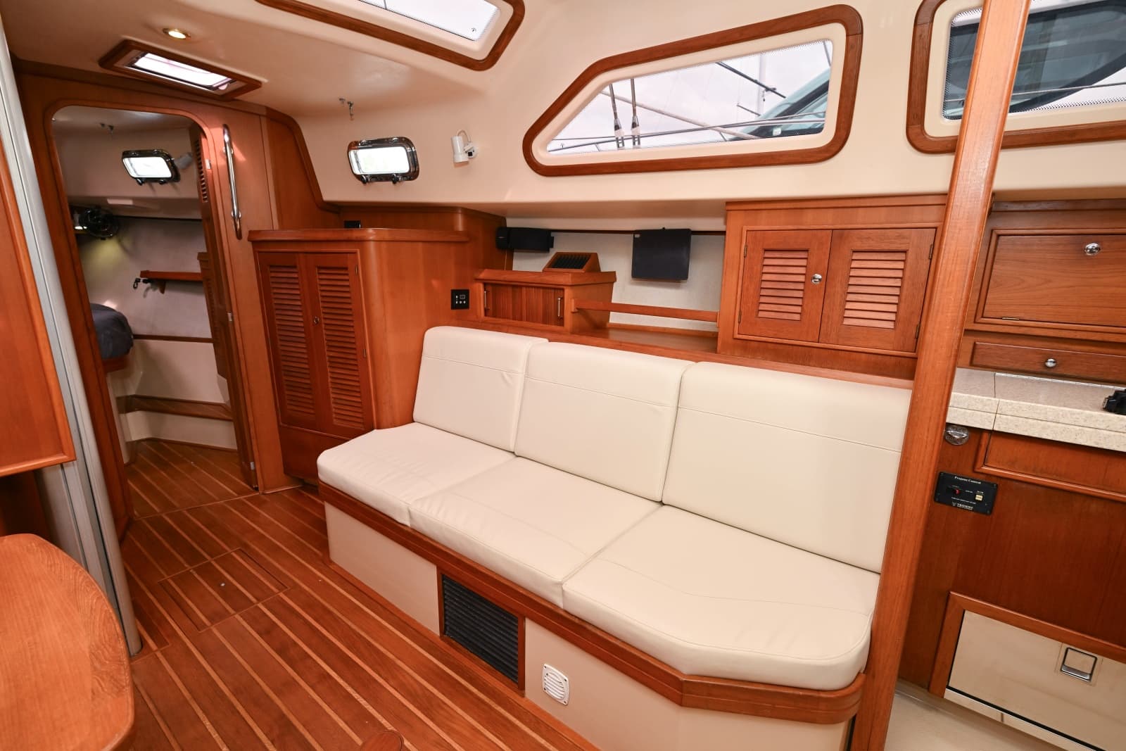 2005 Island Packet 445 - Photo 24