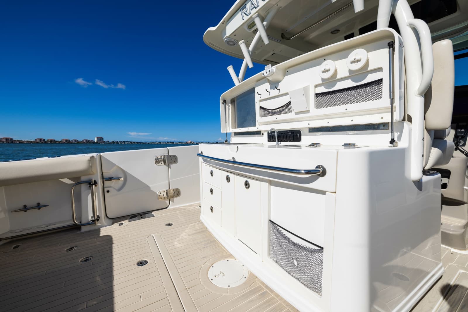 2017 Boston Whaler 370 Outrage - Photo 43