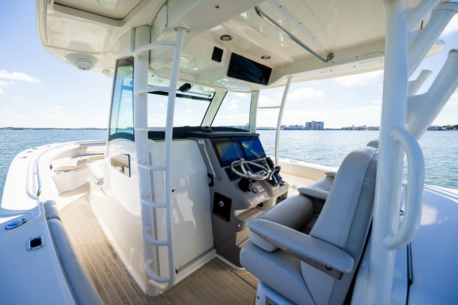 2017 Boston Whaler 370 Outrage - Photo 32