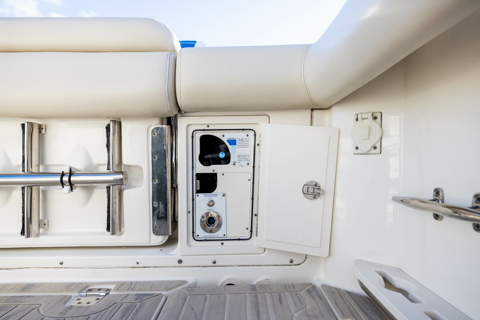 2017 Boston Whaler 370 Outrage - Photo 51