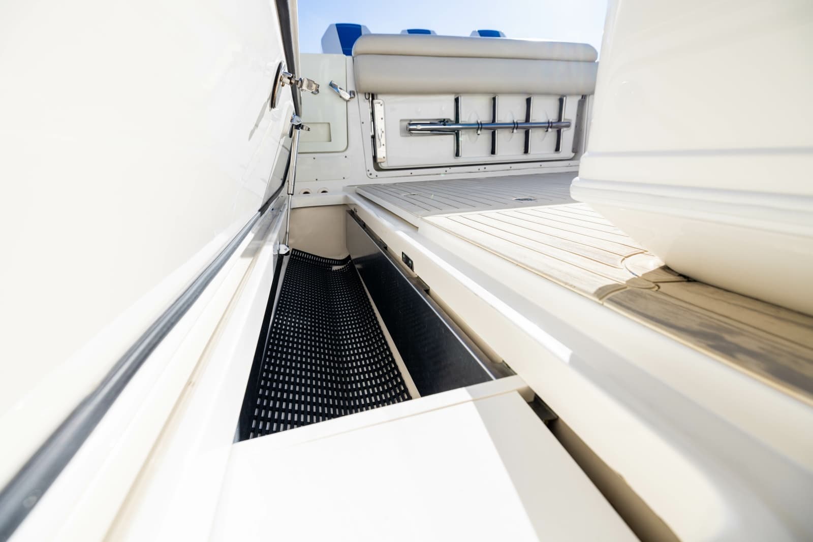 2017 Boston Whaler 370 Outrage - Photo 53