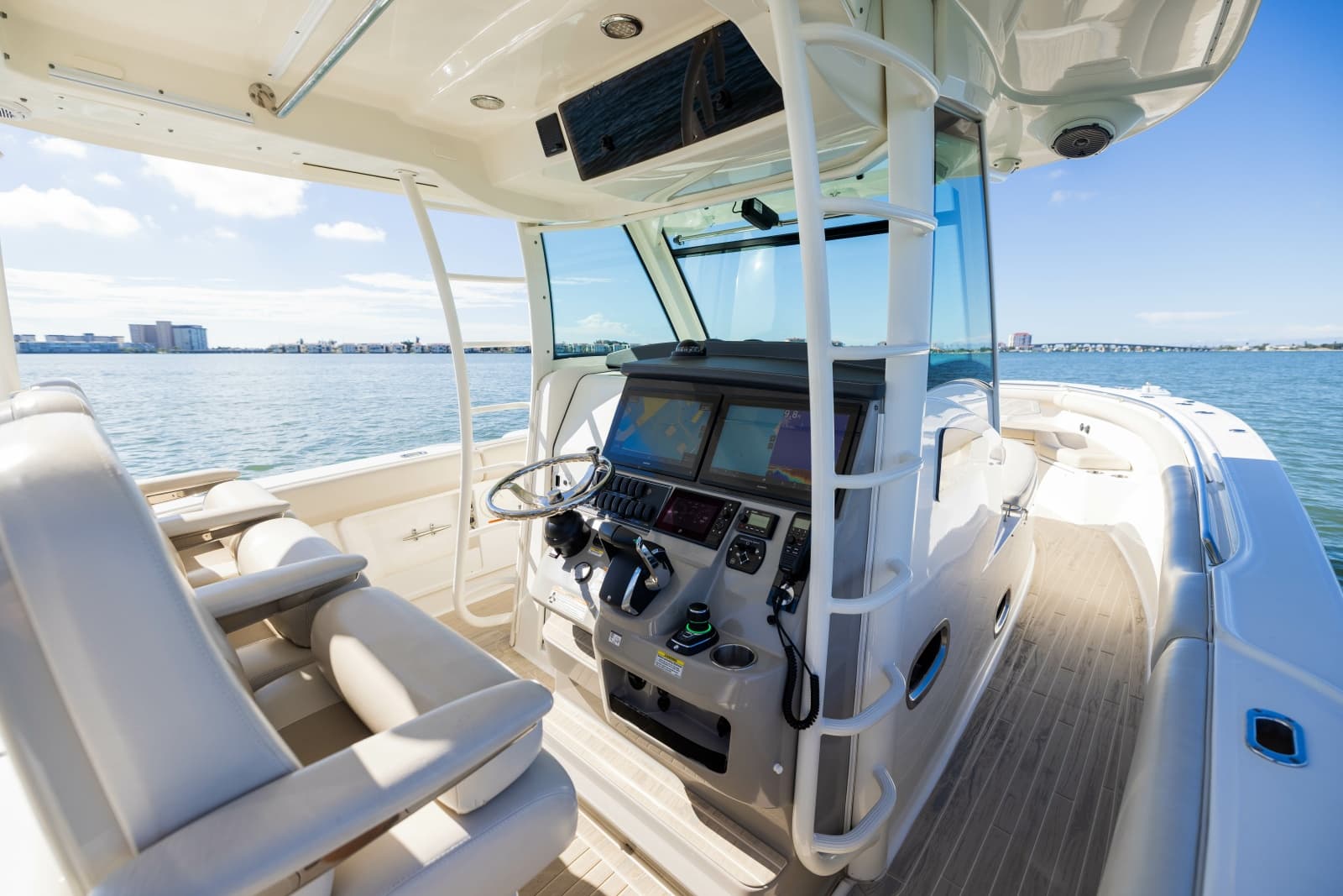 2017 Boston Whaler 370 Outrage - Photo 31