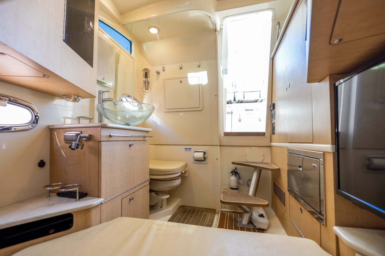 2017 Boston Whaler 370 Outrage - Photo 61