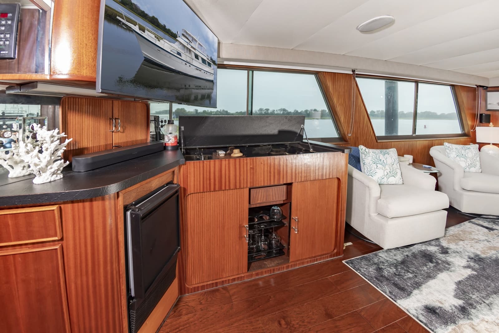 1987 Hatteras 63 Motor Yacht - Photo 27