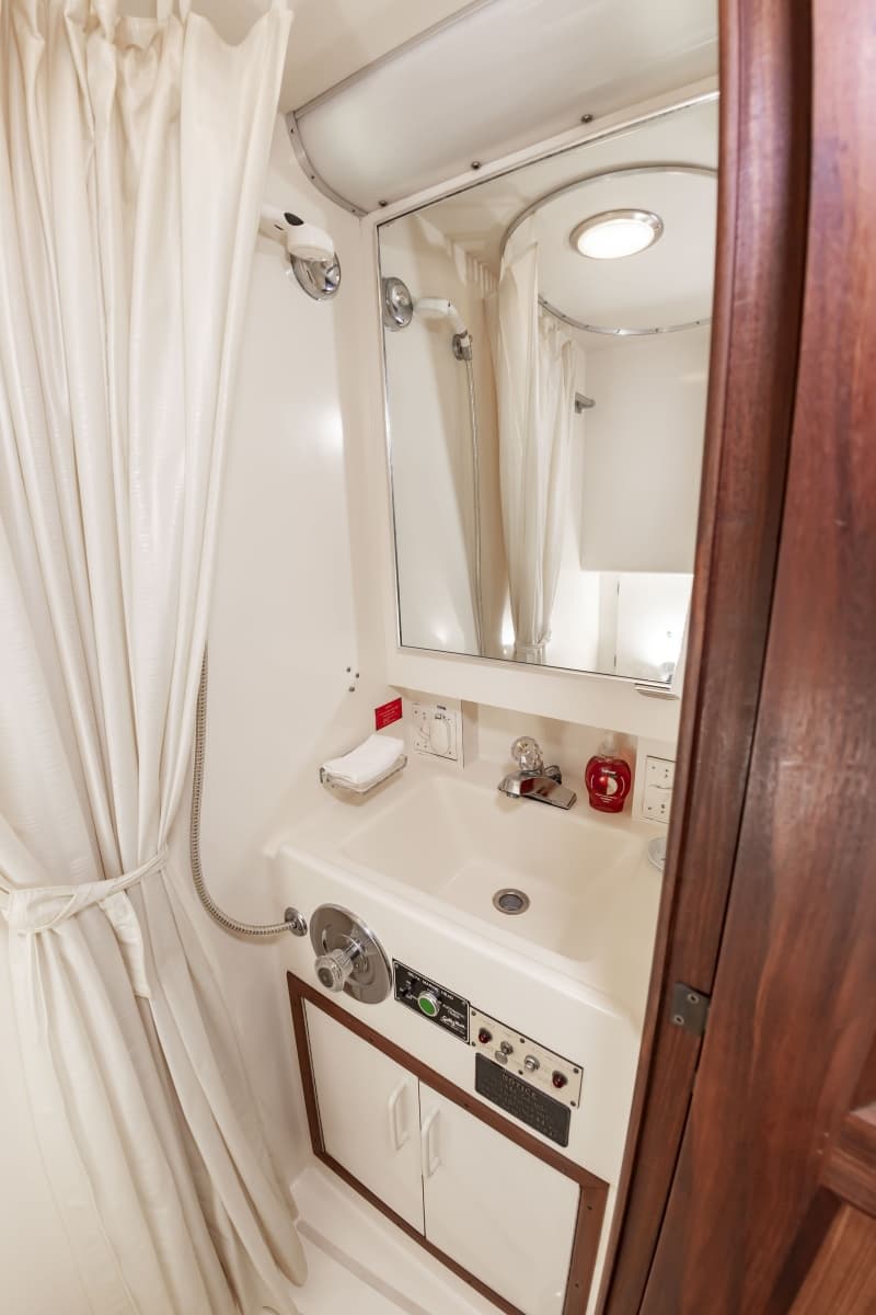 1987 Hatteras 63 Motor Yacht - Photo 55
