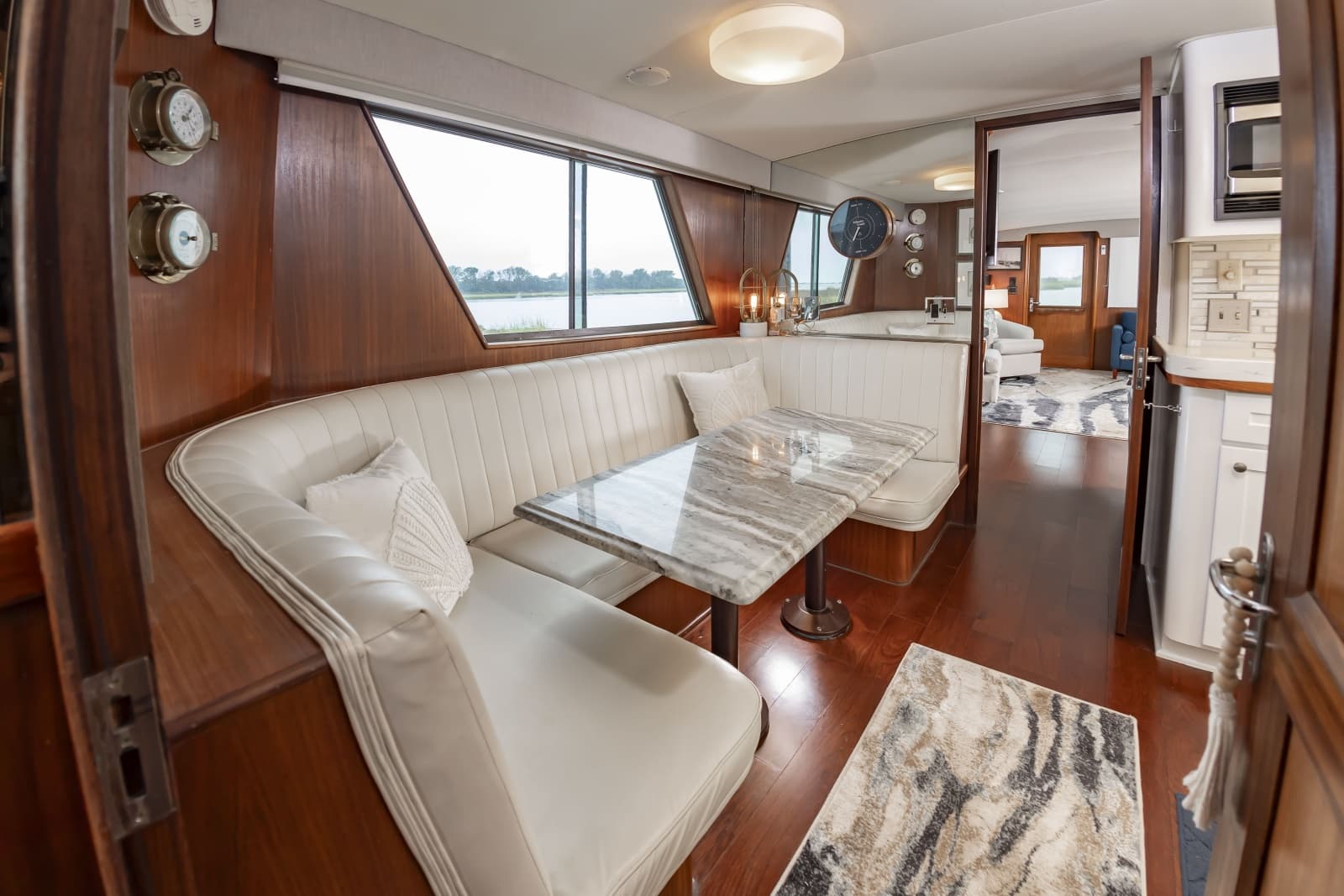 1987 Hatteras 63 Motor Yacht - Photo 34