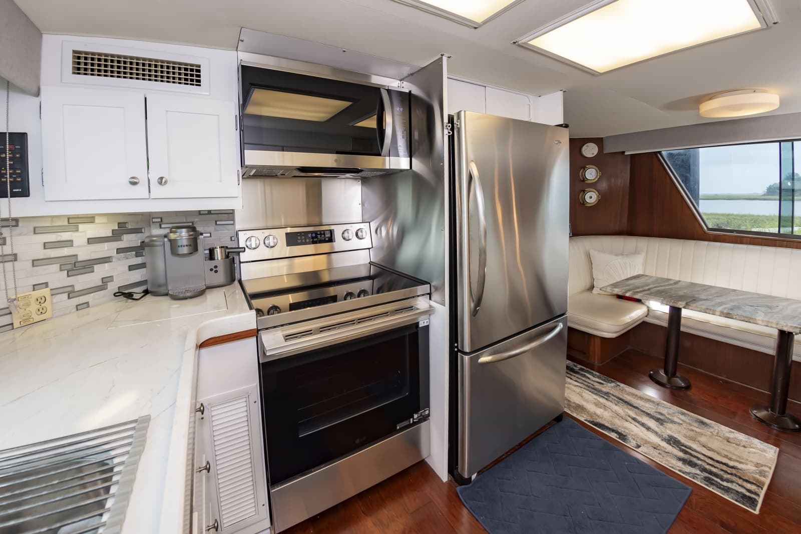 1987 Hatteras 63 Motor Yacht - Photo 38