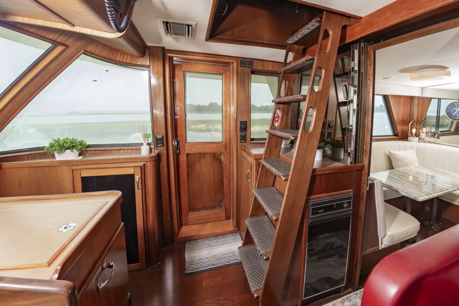 1987 Hatteras 63 Motor Yacht - Photo 43