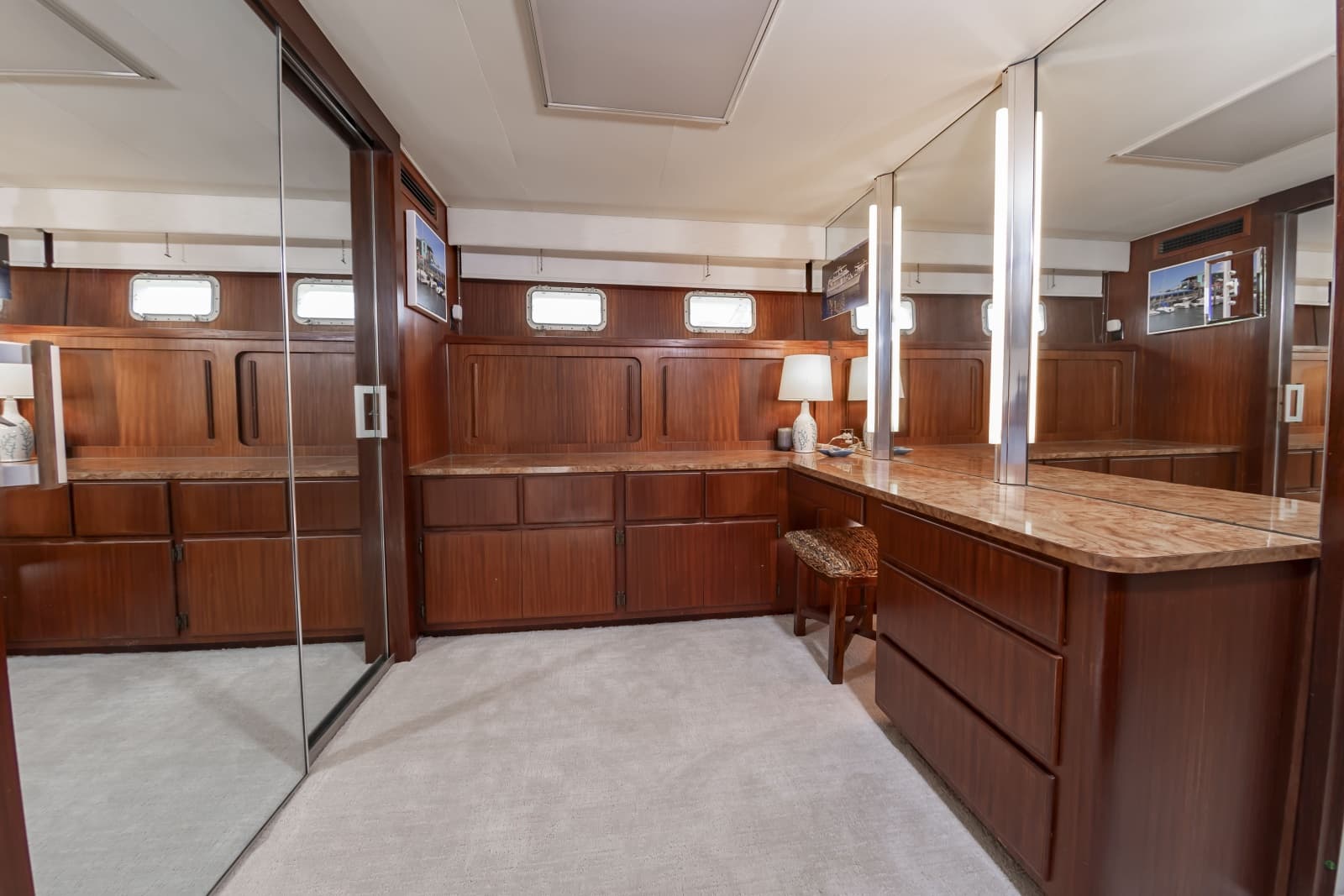 1987 Hatteras 63 Motor Yacht - Photo 77