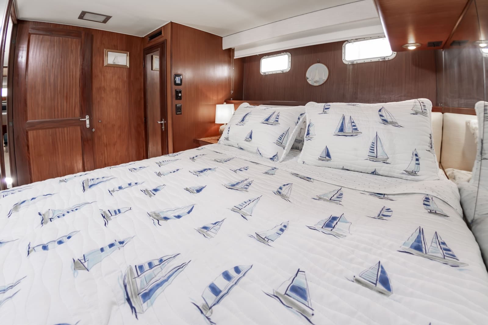 1987 Hatteras 63 Motor Yacht - Photo 73