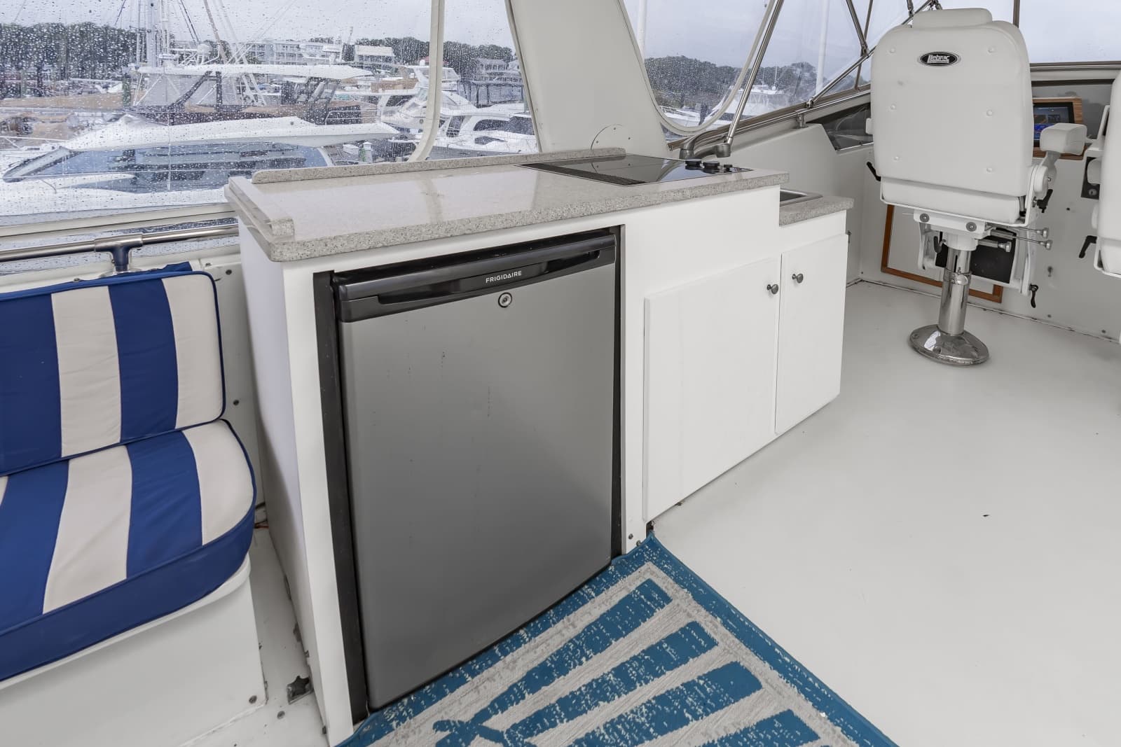 1987 Hatteras 63 Motor Yacht - Photo 18
