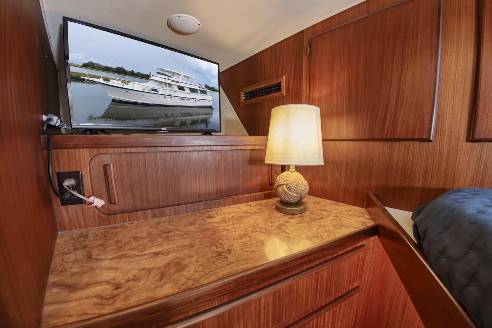 1987 Hatteras 63 Motor Yacht - Photo 63