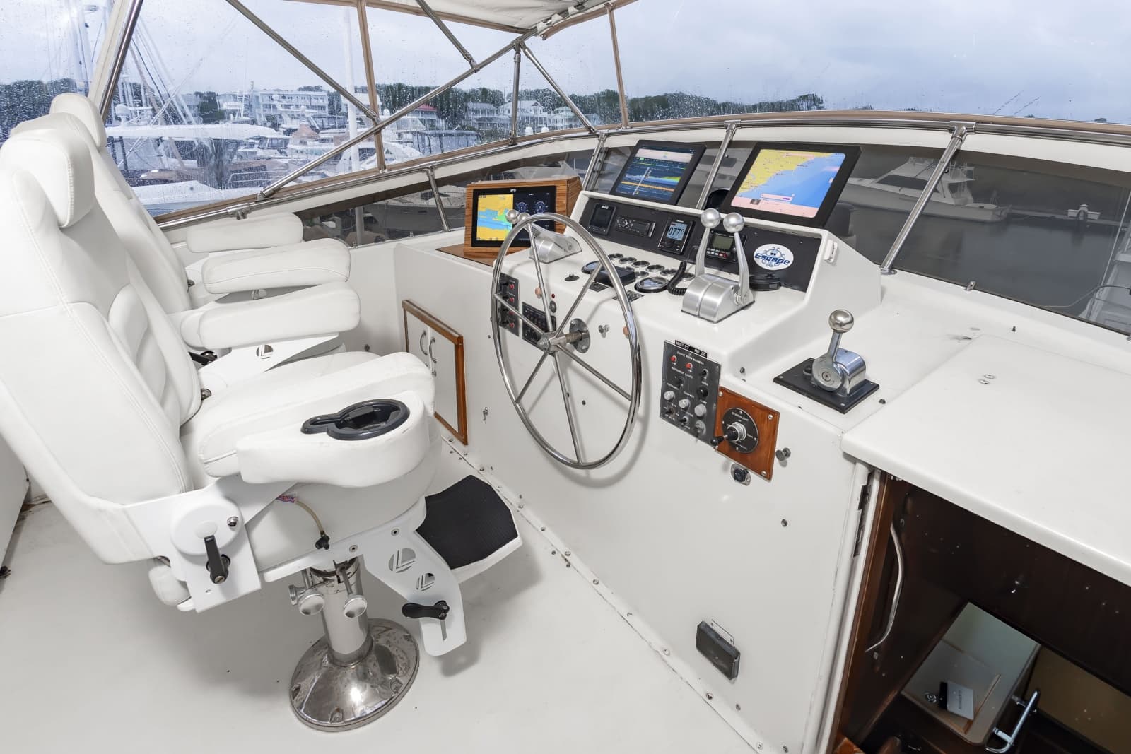 1987 Hatteras 63 Motor Yacht - Photo 11