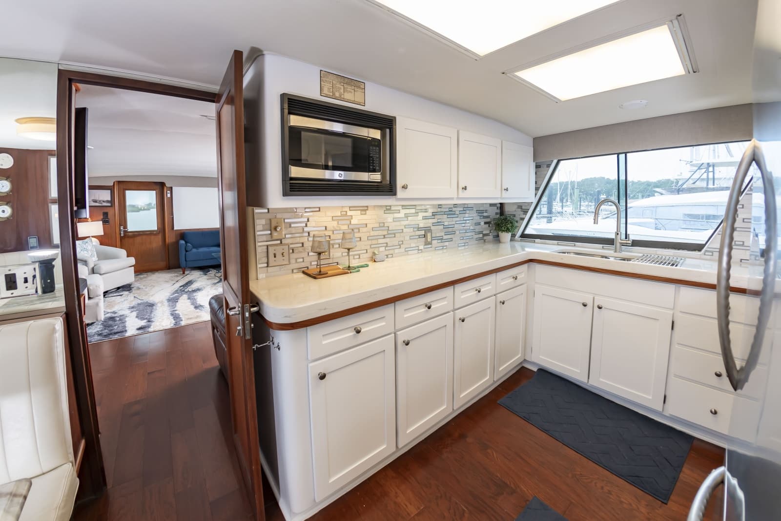 1987 Hatteras 63 Motor Yacht - Photo 37