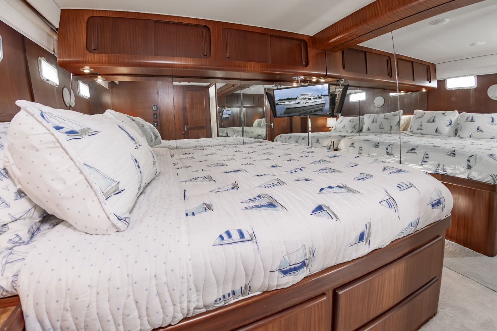 1987 Hatteras 63 Motor Yacht - Photo 72