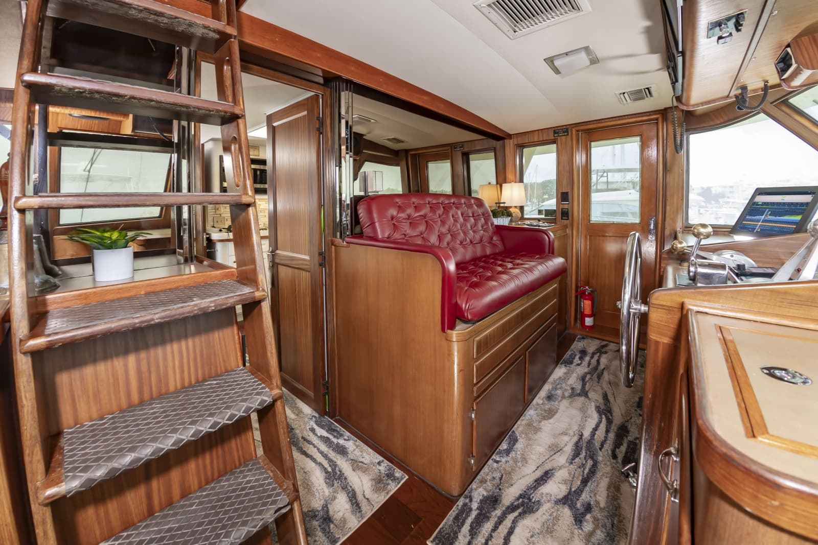 1987 Hatteras 63 Motor Yacht - Photo 44