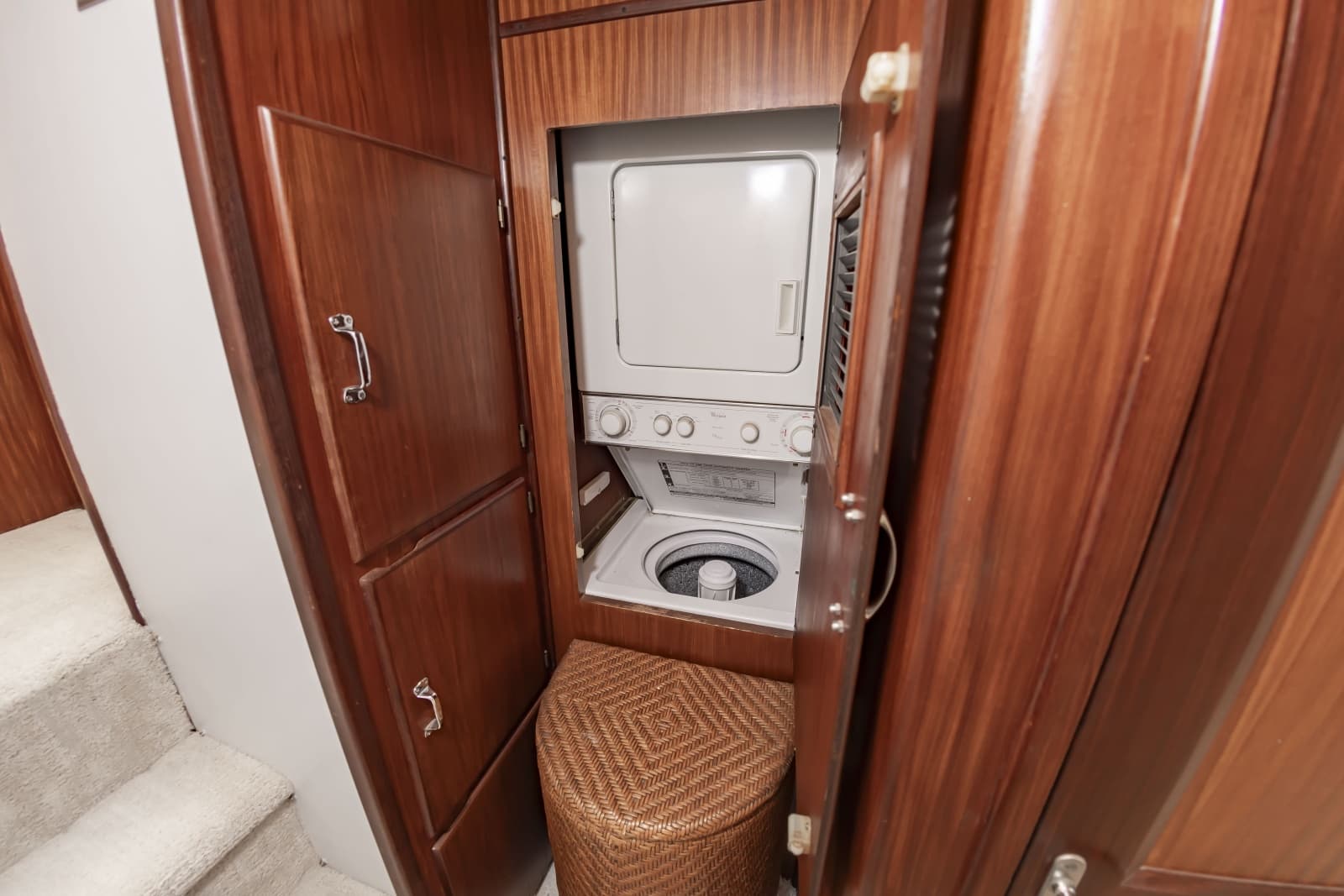1987 Hatteras 63 Motor Yacht - Photo 67
