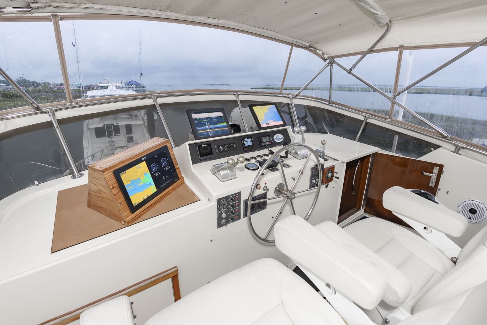 1987 Hatteras 63 Motor Yacht - Photo 12